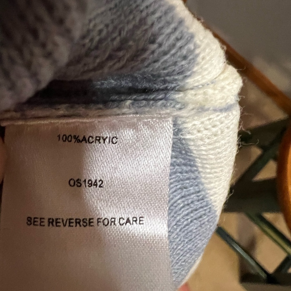OLIVE SCENT  Women'sV-Neck Sweater‎ LIGHT BLUE AND WHITE STRIPED NWOT med - Picture 4 of 4